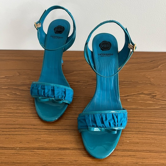 Viktor & Rolf Ruched Satin Patent Leather Bow Ribbon Heels - Picture 6 of 16